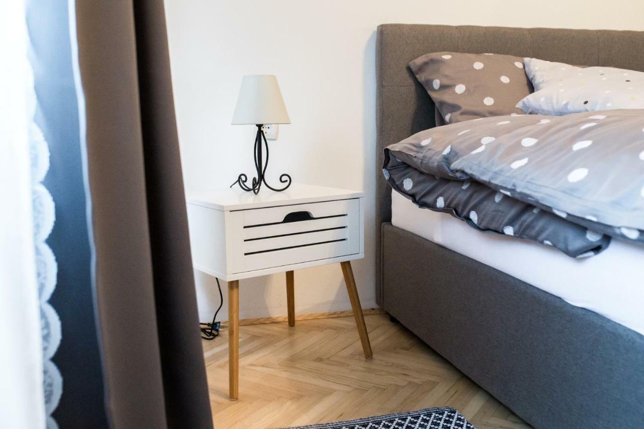 Apartmani Grlice II วาราชดีน ภายนอก รูปภาพ