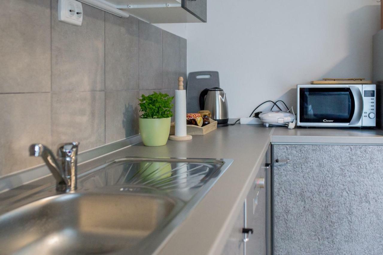 Apartmani Grlice II วาราชดีน ภายนอก รูปภาพ